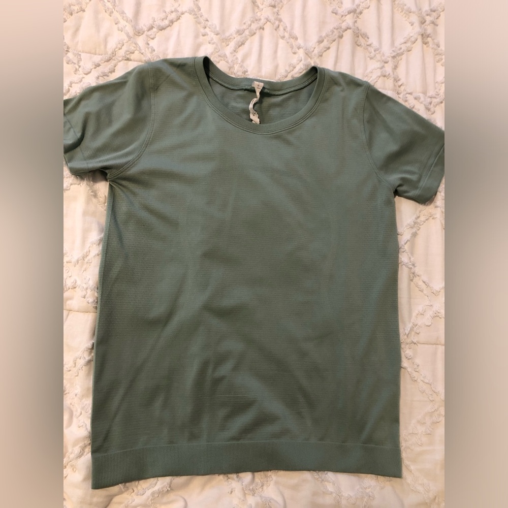 Lululemon Green Swiftly Tech Shirt, Size 6